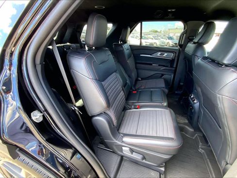 Certified 2025 Ford Explorer ST-Line w/ Premium Package image 20