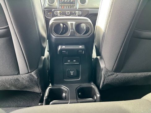 Used 2023 Jeep Gladiator Overland image 32