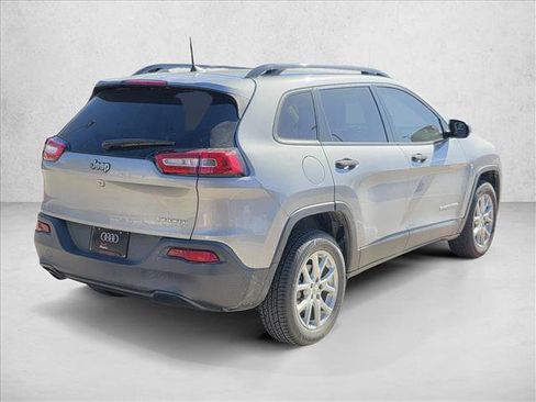 Used 2016 Jeep Cherokee Sport image 5