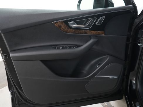 Used 2018 Audi Q7 3.0T Prestige w/ Prestige Package AWD/4WD image 25