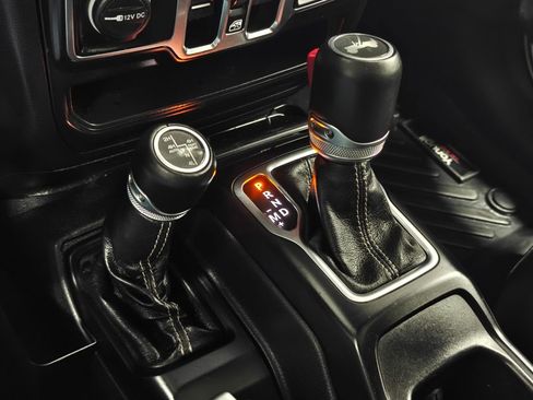 Used 2022 Jeep Wrangler Unlimited Sahara w/ Cold Weather Group image 10