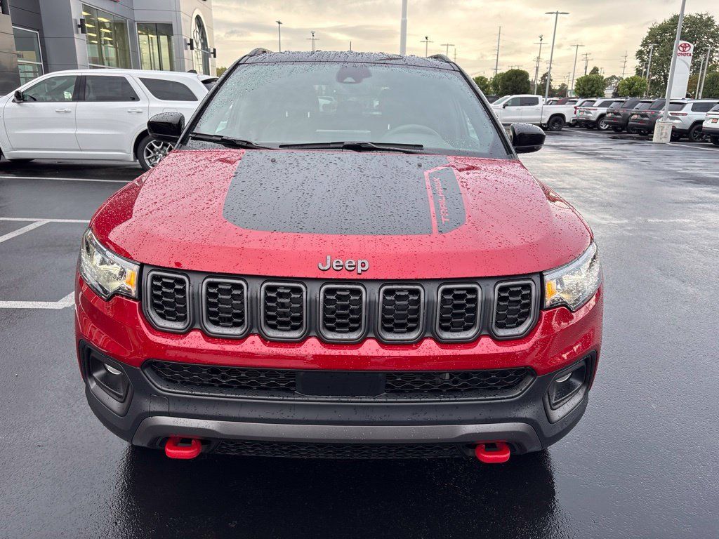 Used 2025 Jeep Compass Trailhawk w/ Trailhawk Convenience Group AWD/4WD image 8