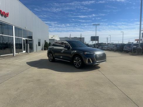 Used 2023 Audi Q5 2.0T Prestige w/ Prestige Package image 3