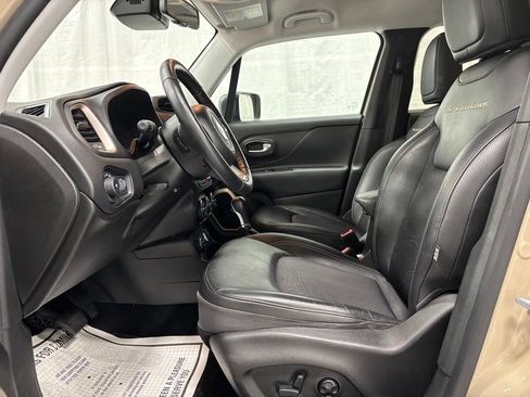 Used 2017 Jeep Renegade Trailhawk AWD/4WD image 14