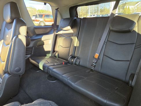 Used 2019 Cadillac Escalade Luxury image 25