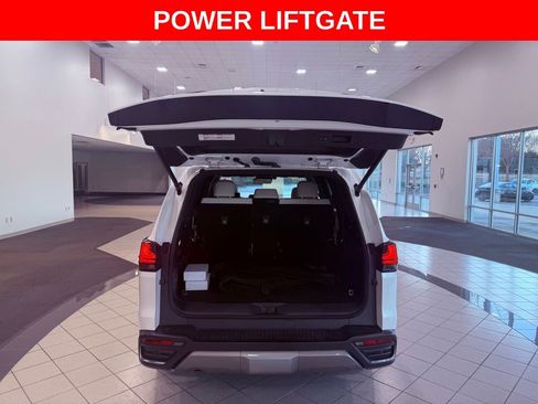 Certified 2022 Lexus LX 600 4WD w/ Luxury Package image 7