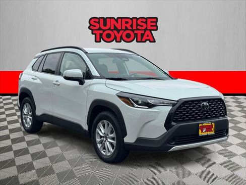 Certified 2023 Toyota Corolla Cross LE AWD/4WD image 1