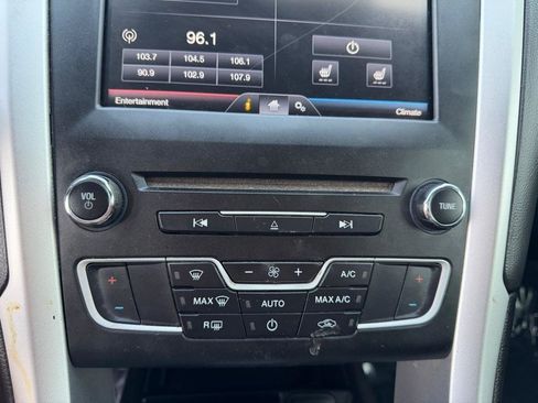 Used 2016 Ford Fusion SE FWD image 32