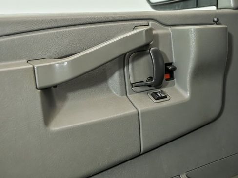 Used 2018 Chevrolet Express 3500 LT w/ LT Preferred Equipment Group image 10