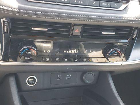 Used 2022 Nissan Rogue SV image 18