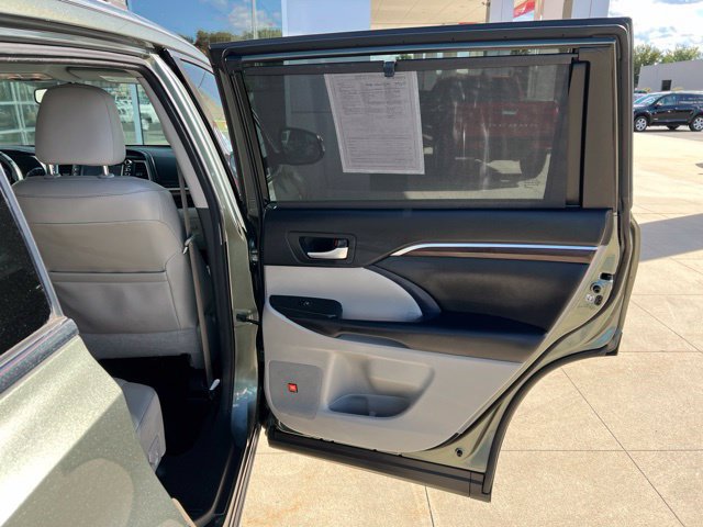 Used 2016 Toyota Highlander Limited AWD/4WD image 33