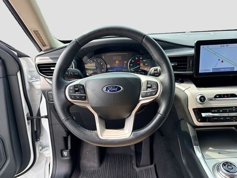 Used 2023 Ford Explorer XLT w/ Equipment Group 202A AWD/4WD image 12