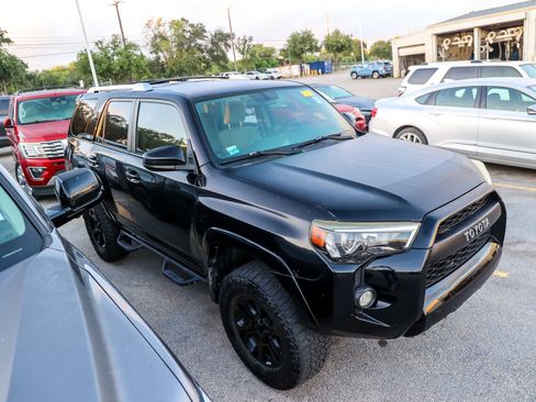 Used 2016 Toyota 4Runner SR5 AWD/4WD image 7