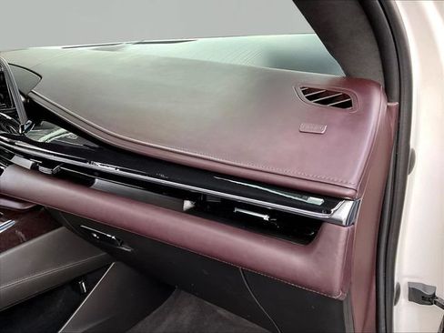 Used 2022 Cadillac Escalade Sport Platinum w/ LPO, Floor Liner Package AWD/4WD image 28