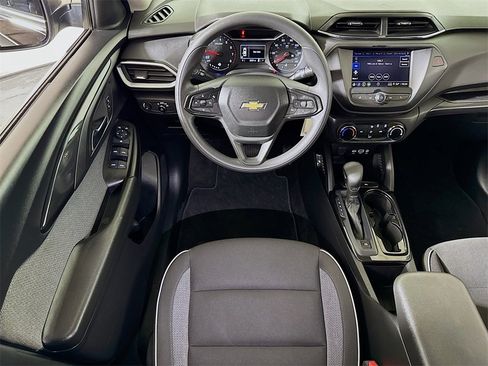 Used 2023 Chevrolet TrailBlazer LS image 18