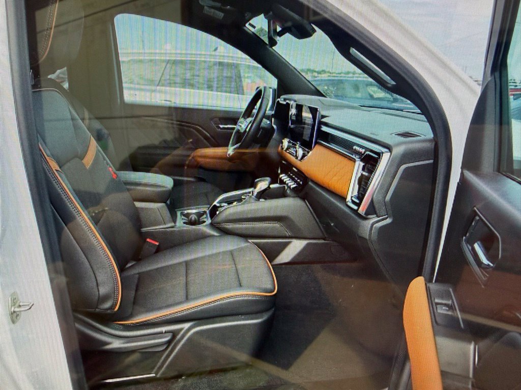 Used 2026 GMC Canyon AT4 AWD/4WD image 8