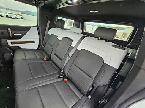 Used 2024 GMC Hummer EV 2X w/ Extreme Off-Road Package image 18