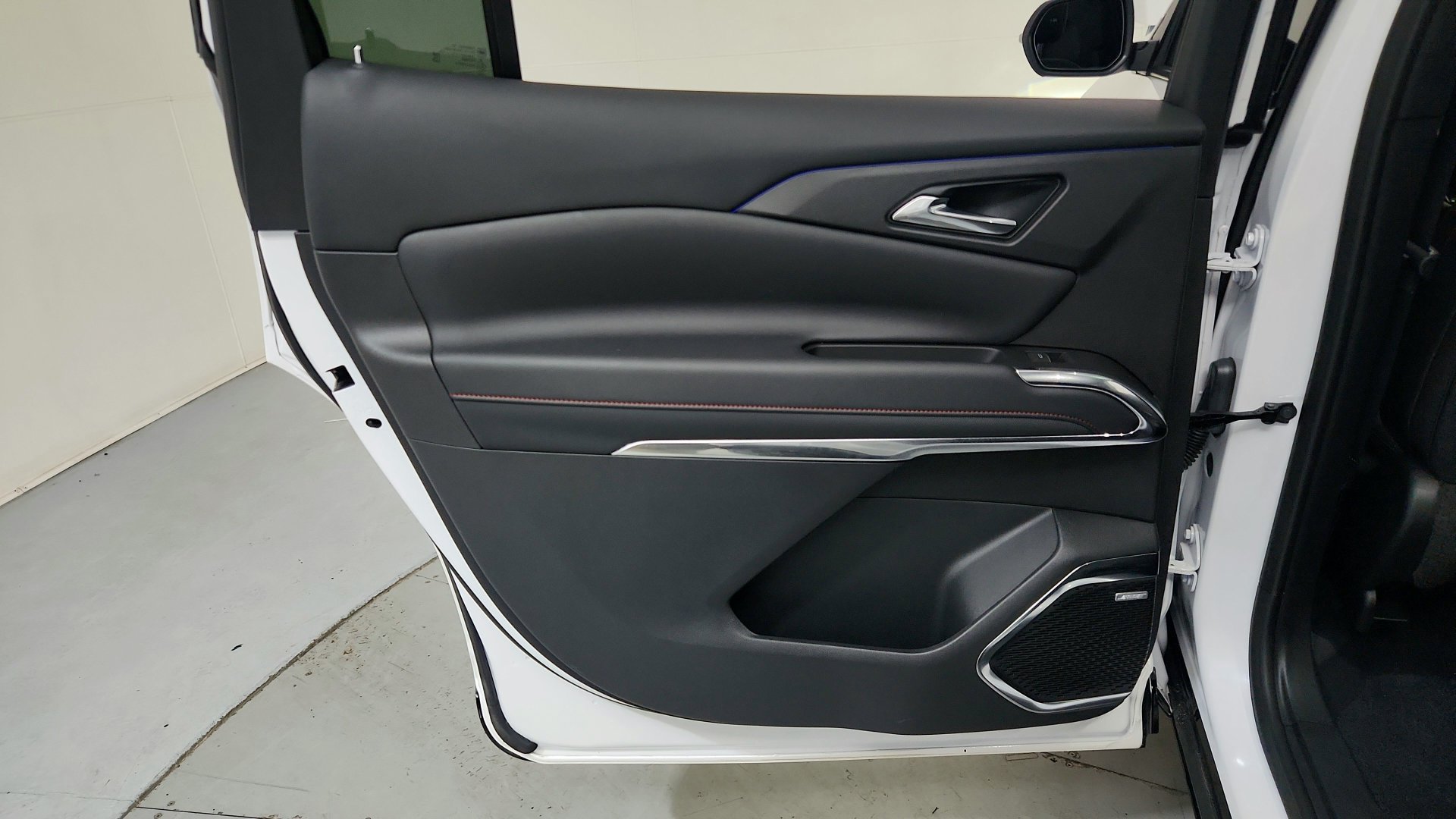 Used 2024 Chevrolet Traverse RS w/ LPO, Floor Liner Package AWD/4WD image 23