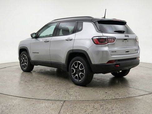 Used 2025 Jeep Compass Trailhawk image 6