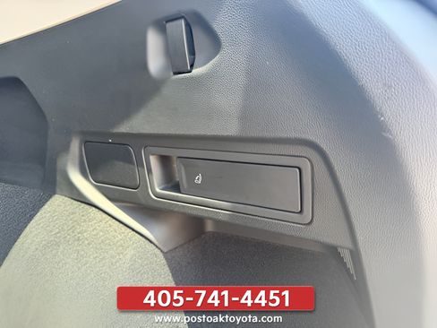 Used 2024 Volkswagen Tiguan SE AWD/4WD image 11