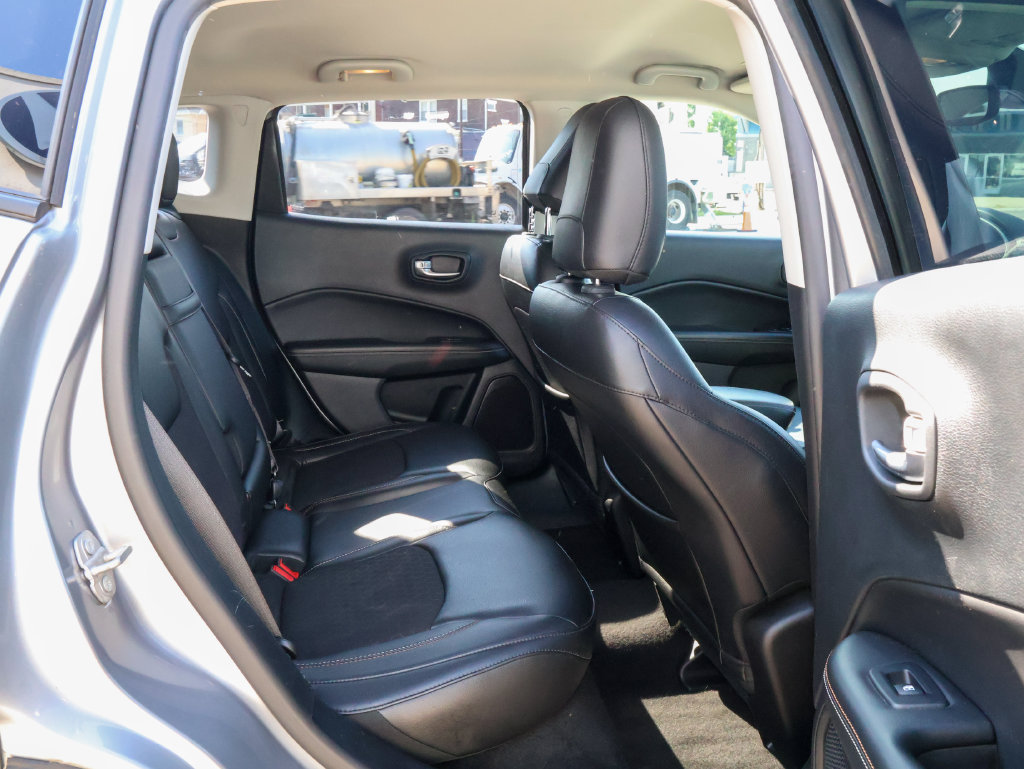 Used 2018 Jeep Compass Latitude w/ Popular Equipment Group AWD/4WD image 28