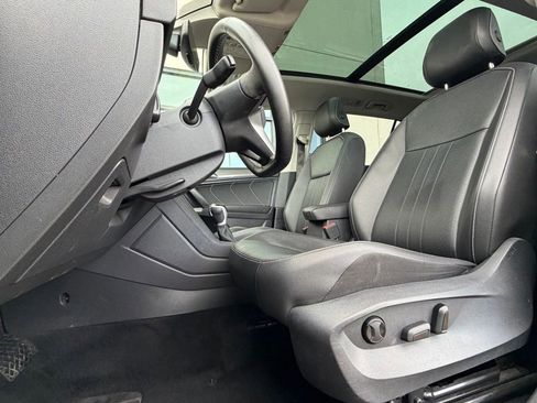Used 2022 Volkswagen Tiguan SE w/ Panoramic Sunroof Package AWD/4WD image 5