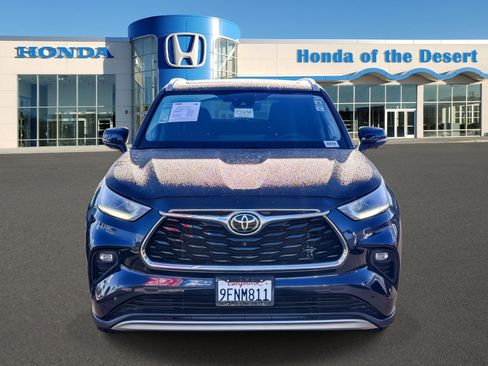 Used 2023 Toyota Highlander Platinum image 2