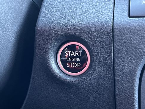 Used 2025 Nissan Frontier SV image 9