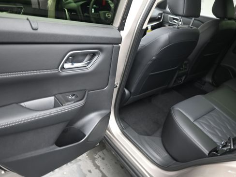 New 2026 Nissan Rogue Platinum AWD/4WD image 17