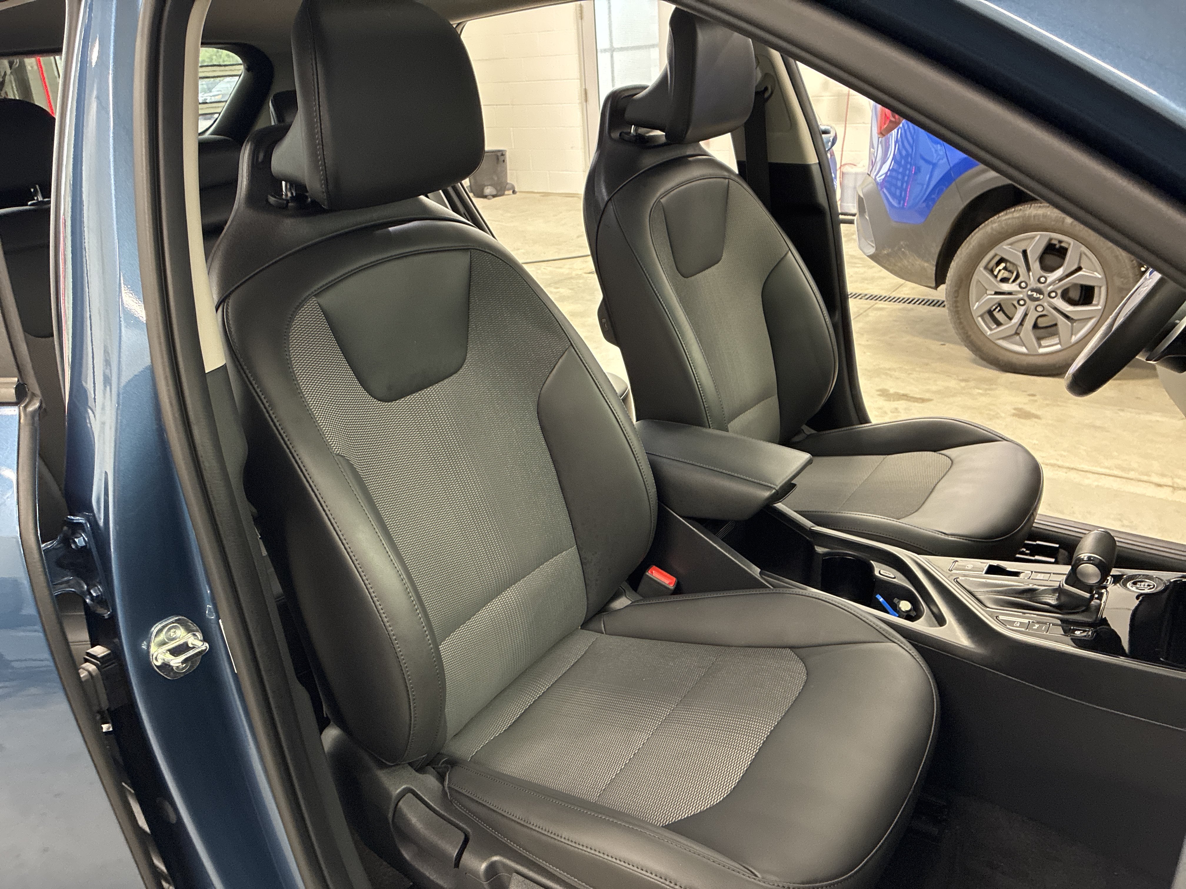 Certified 2023 Kia Niro EX Touring FWD image 14