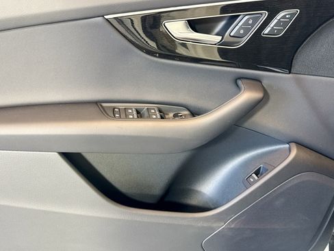 Used 2025 Audi Q8 Premium w/ Black Optic Package image 17