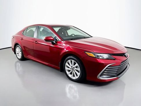 Used 2022 Toyota Camry LE image 24