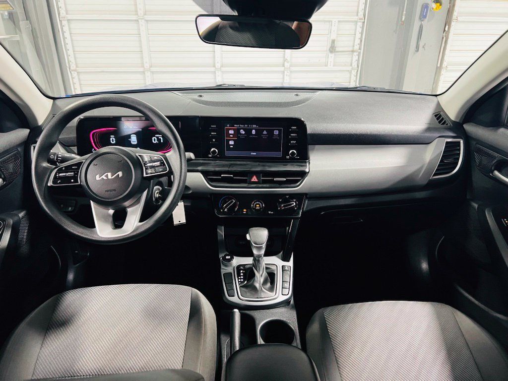 Used 2024 Kia Seltos LX AWD/4WD image 4