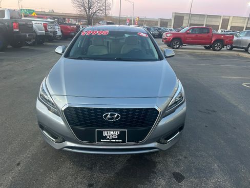 Used 2016 Hyundai Sonata SE image 2