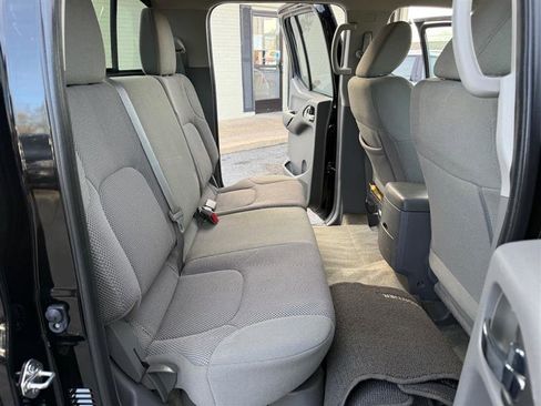 Used 2018 Nissan Frontier SV image 20