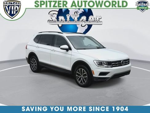 Used 2018 Volkswagen Tiguan SE w/ Panoramic Sunroof Package AWD/4WD image 3