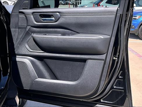 Used 2025 Nissan Armada SV image 24