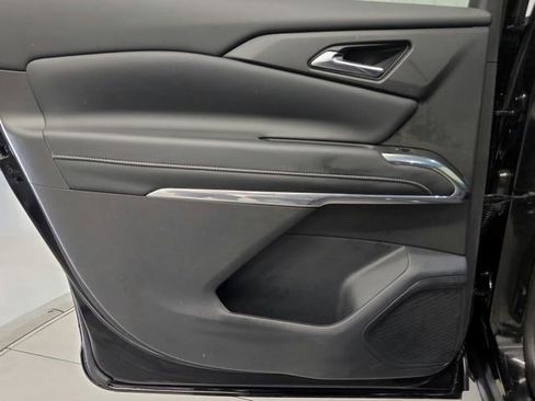 Used 2025 Chevrolet Traverse LT image 29