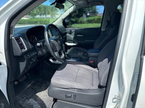 Used 2022 Nissan Frontier SV w/ Technology Package RWD image 12