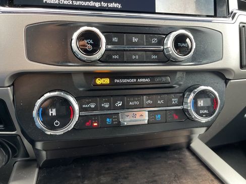 Used 2022 Ford F350 Lariat w/ Black Appearance Package image 13