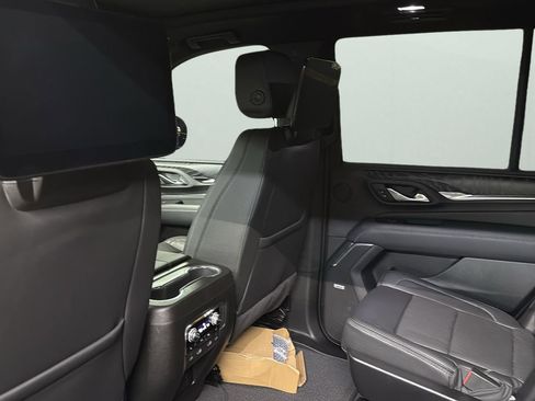 Used 2023 GMC Yukon Denali w/ Denali Reserve Package image 29