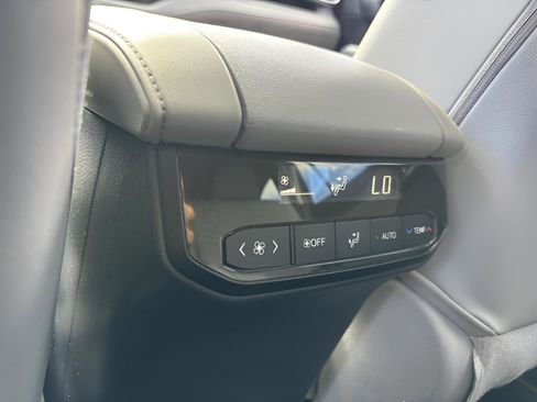 Used 2020 Toyota Highlander XLE image 15