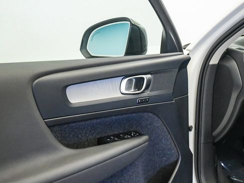 Certified 2026 Volvo XC40 B5 Plus AWD/4WD image 27