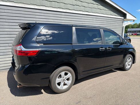 Used 2020 Toyota Sienna L FWD image 12