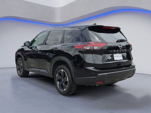 Used 2025 Nissan Rogue SV FWD image 3