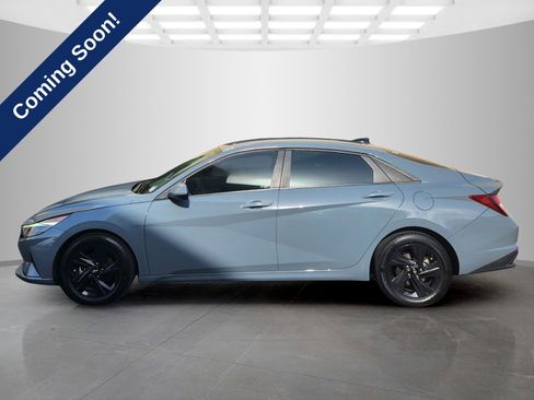 Used 2021 Hyundai Elantra SEL w/ Convenience Package FWD image 4