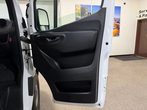 Used 2020 Mercedes-Benz Sprinter 2500 image 24