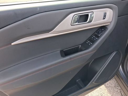 Used 2025 Ford Explorer Active RWD image 12