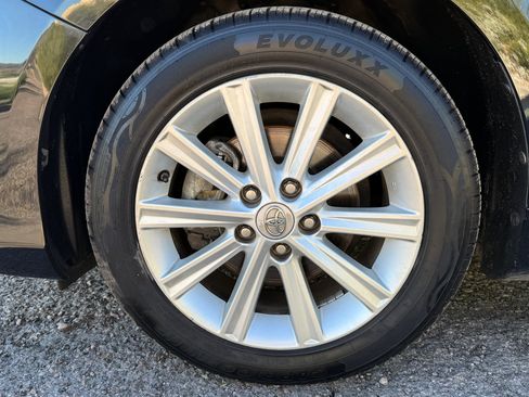 Used 2012 Toyota Camry XLE image 33