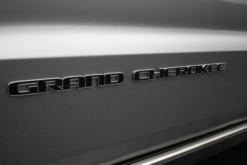 Used 2020 Jeep Grand Cherokee Summit AWD/4WD image 9